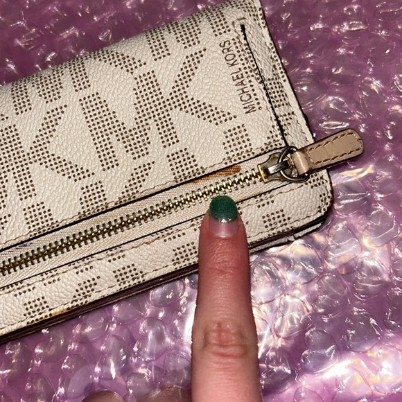 ‼️SALE‼️ MICHAEL KORS MONOGRAM BEIGE WALLET - Picture 12 of 15